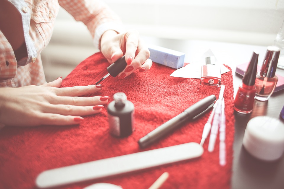 Lire la suite à propos de l’article Quel comportement adopter avec les vernis à ongles?